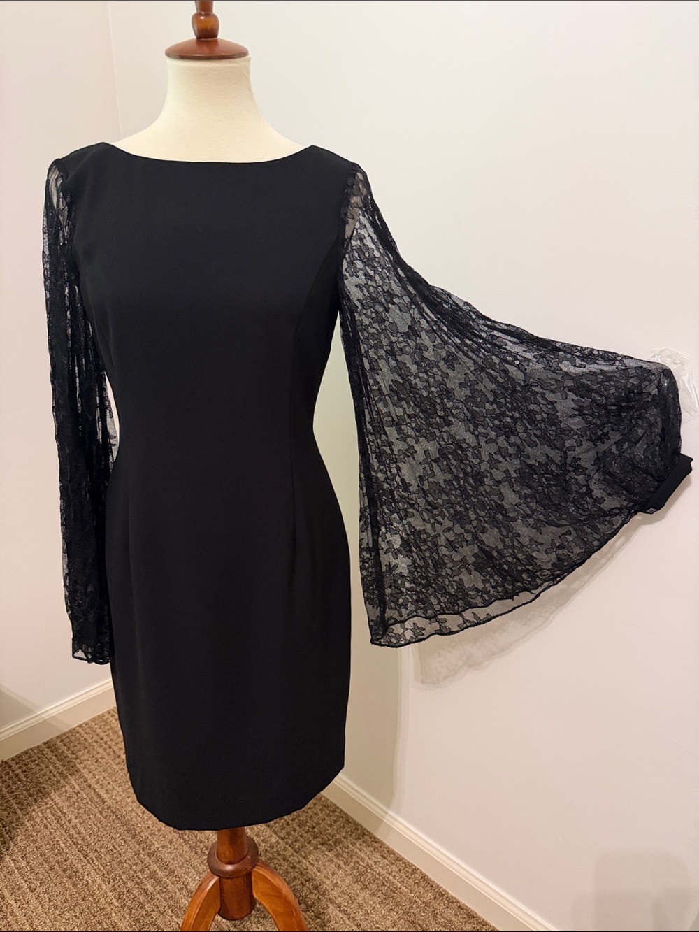 Tahari Black Lace Bell-Sleeve Sheath Dress size 4